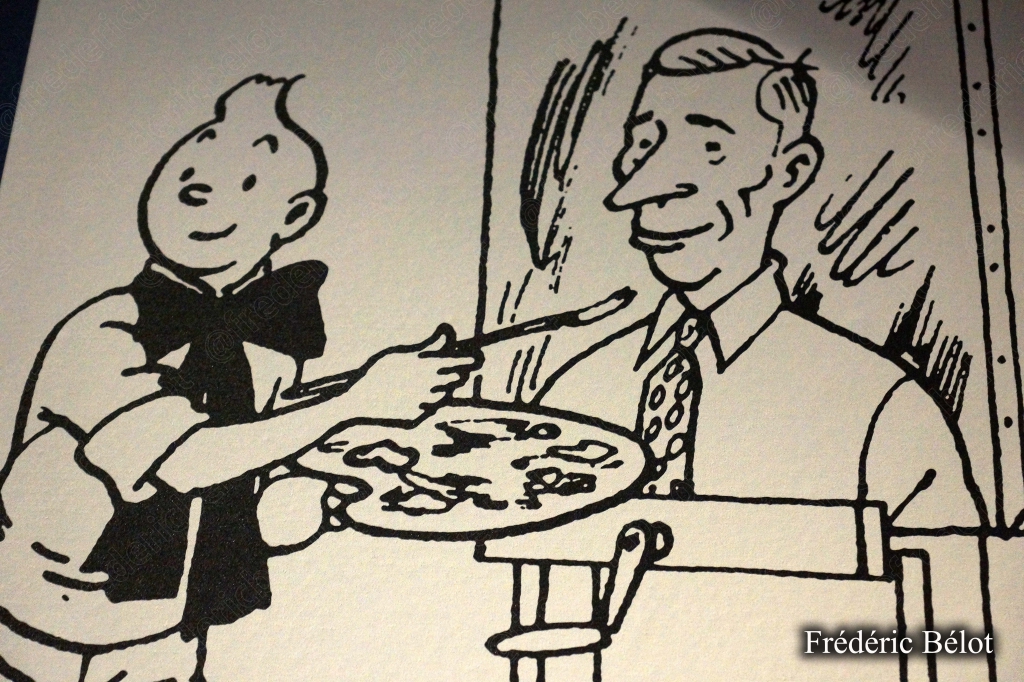 Un dessin agrandi montrant Hergé en train de peindre, tenant palette et pinceau.