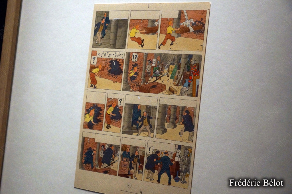 Une planche de bande dessinée représentant Tintin décrochant un téléphone dans une pièce en désordre.